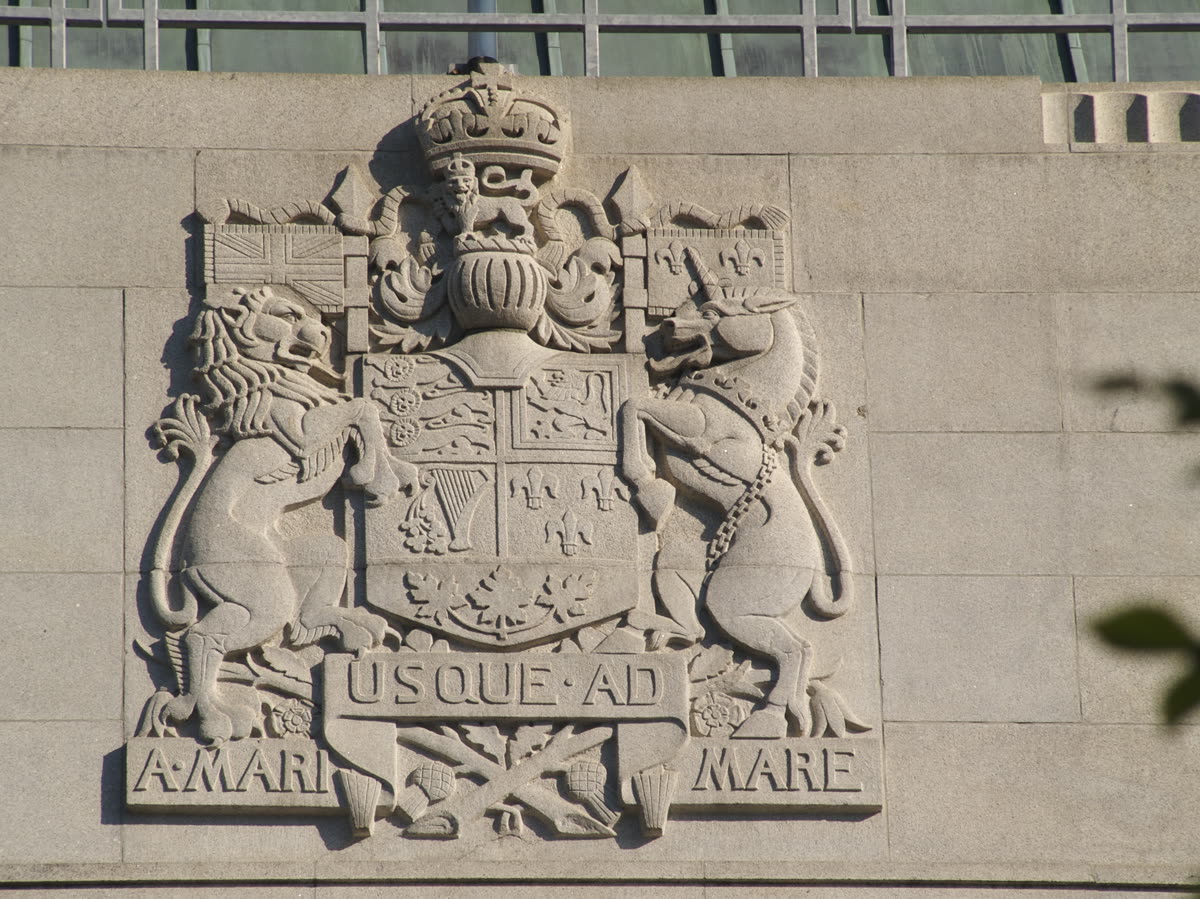 Detail of the coat of arms carved on the Bank of Canada building in Ottawa, August 2007