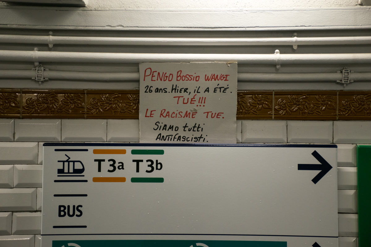 A placard in a Porte de Vincennes metro corridor during the Paris demonstration of 24 October 2026