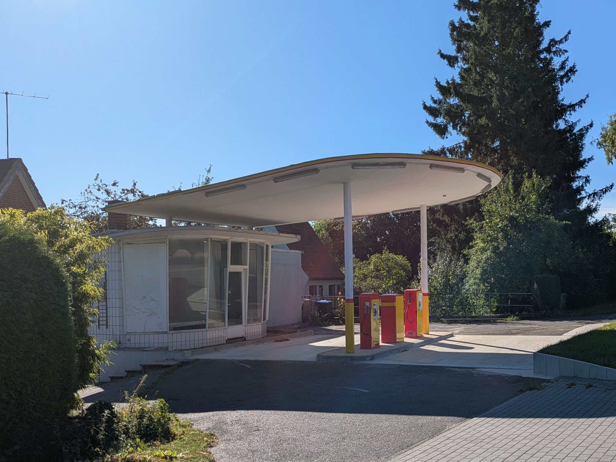 A petrol station at Pogeez, Germany
