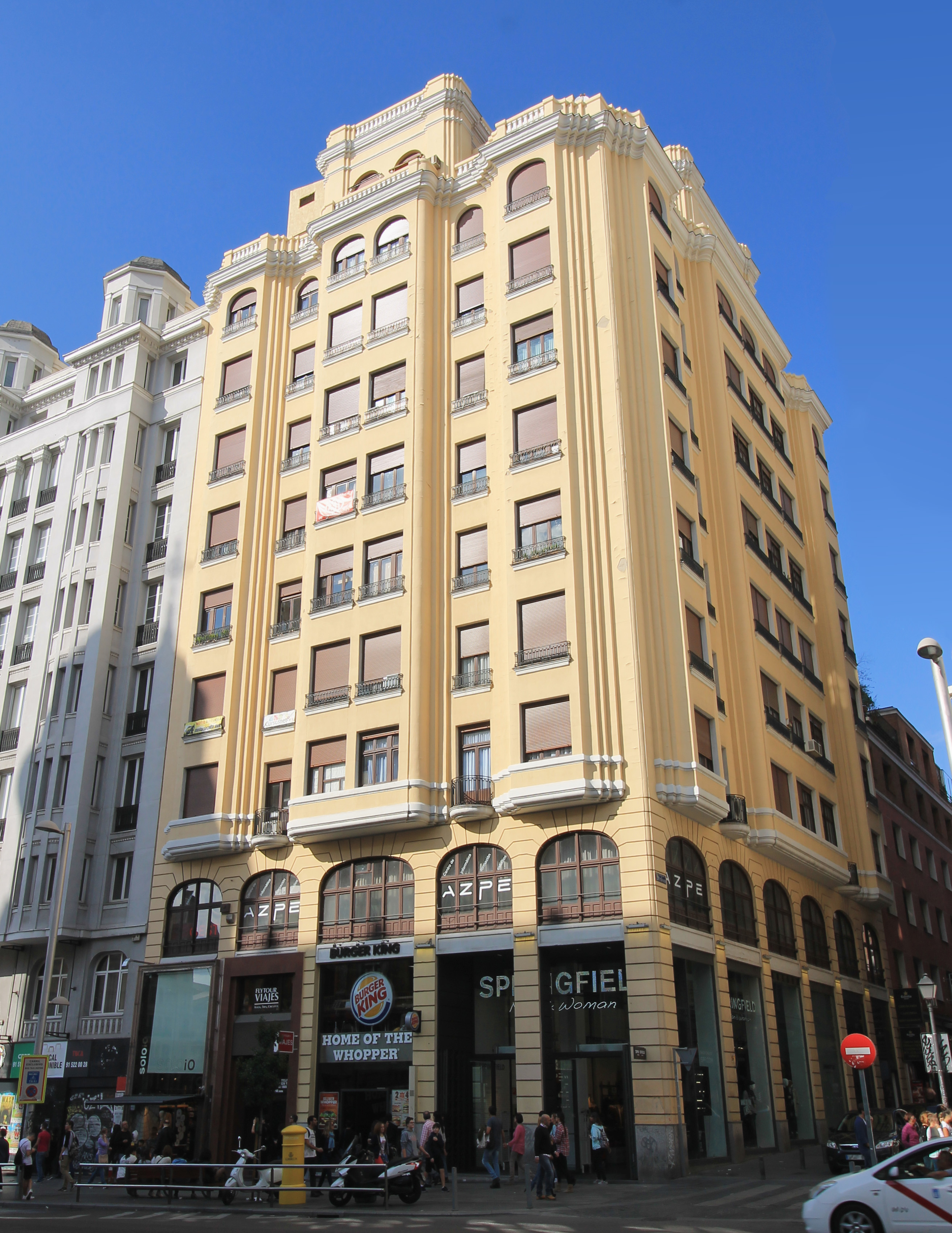 A building at 40 Gran Vía in Madrid, completed in 1927